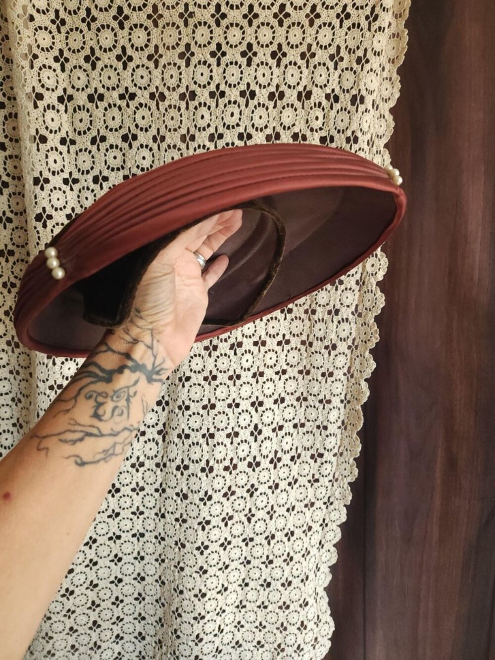 Vintage 1940s Mushroom Tilt Hat With Faux Pearl Trim, Brown Velvet and Satin Mil - Picture 13 of 13